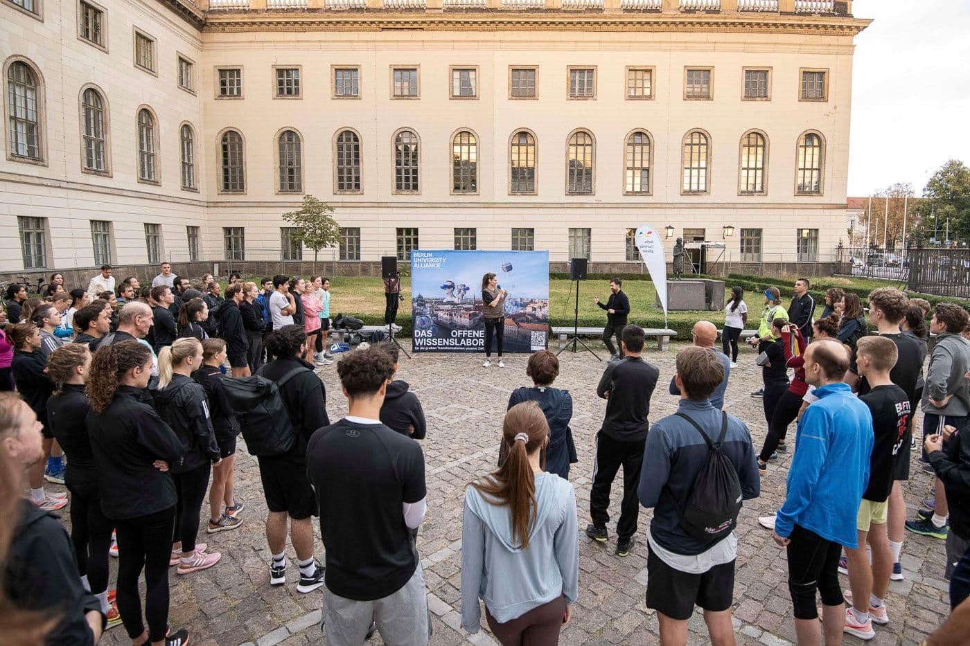 BUA Run Club vor der HU Berlin