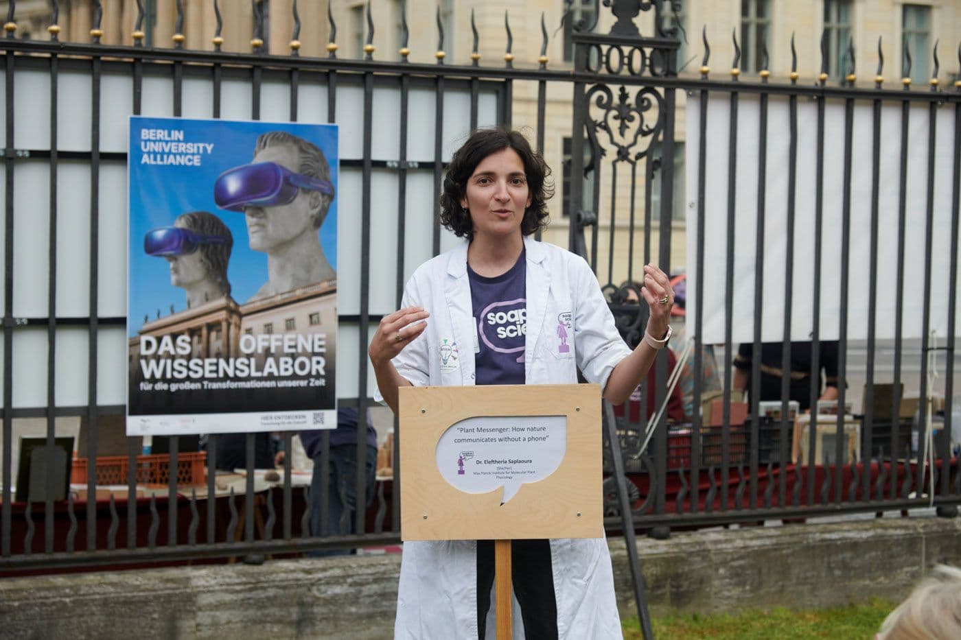 Dr. Eleftheria Saplaoura von Soapbox Science bei der Langen Nacht der Wissenschaften